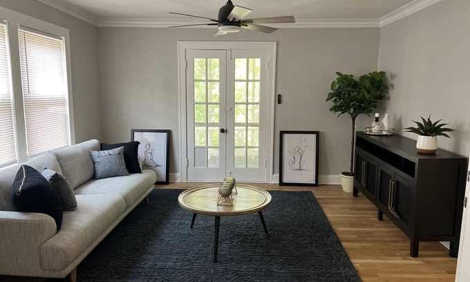 Rosedale Apartamento | Remodeled Apartment with beautiful screen patio. Great location in KC!