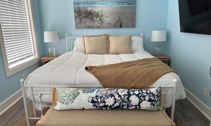 New Buffalo Casa | Remodeled Apartment, Downtown New Buffalo