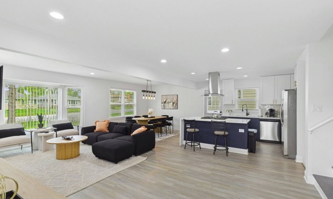 Homewood Casa | Remodeled Charming Home,Backyard w/Pergola,Pool/Ping Pong Game Room, Homewood IL