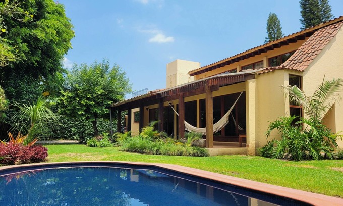 Tepoztlan Casa | Remodeled colonial style home, tranquil garden w/pool!