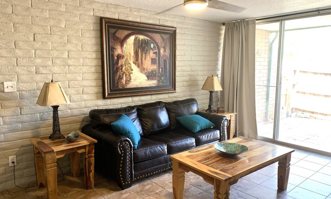 Yuma Condominio | Remodeled Condo across from the Pool!