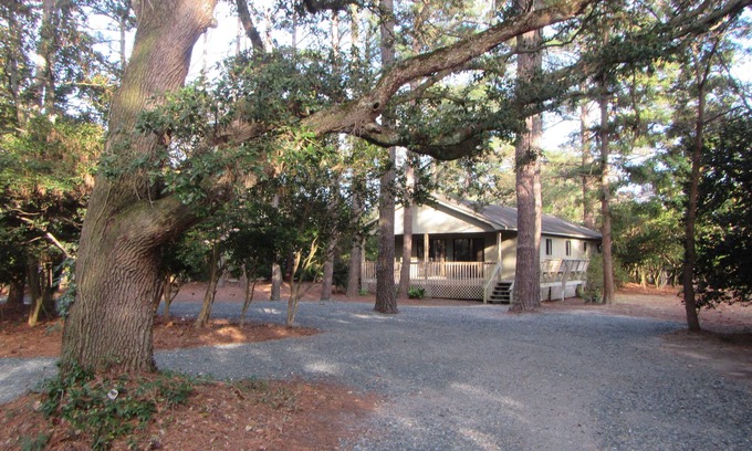 Manteo Casa | Remodeled cottage with plenty of outdoor space and privacy