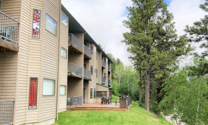 Lead Condominio | Remodelado completamente amueblado complejo descalzo Condo por Terry Peak! Duerme 4