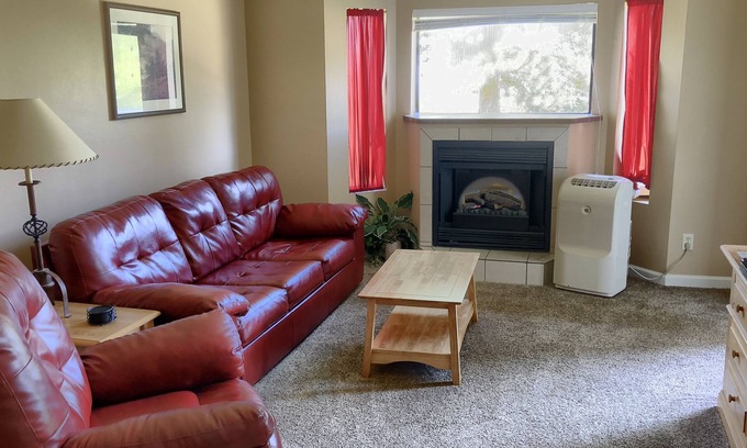 Lead Condominio | Remodeled Fully Furnished Barefoot Resort Condo at Terry Peak!