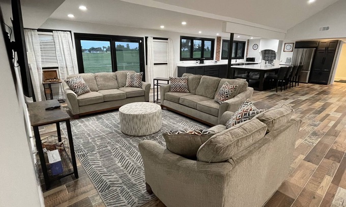 Brownsville Casa | Remodeled- Golf Course view