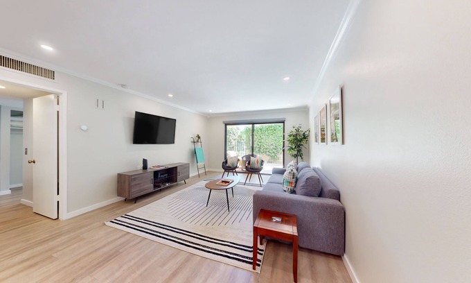 Sunrise Vista Chino Apartamento | Remodeled ground-floor condo with pools, hot tub, tennis, & patio - dog-friendly