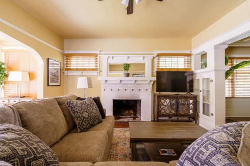 Richmond Casa | Remodeled Home in the Heart of Hawthorne