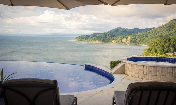 Jaco Casa | Casa remodelada con piscina, vistas increíbles