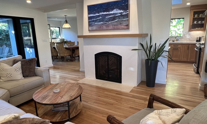 The Mesa Casa | Remodeled Mesa Beauty w/ hot tub, one block from beach park/Monthly discounts!