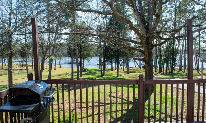 Townville Casa | Remodeled mobile home close to Green Pond and other landings