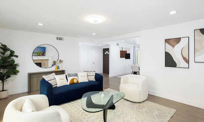 Fountain Valley Casa | Remodeled Modern Home Close to Disney/Beach