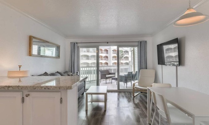 Galveston Casa | Remodeled Oceanside Retreat