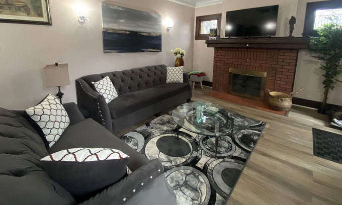 Warren Casa | Remodeled, safe, suburban residence, close to many amenities!