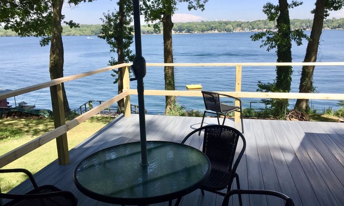 Fair Haven Cabaña | Remodelada casa frente al mar con vistas de la bahía de Sodus pequeño y el lago Ontario