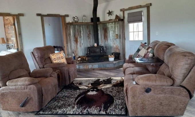 Recluse Cabina | Remote cabin for newlyweds or hunters. Wildlife, solitude, stillness abound.