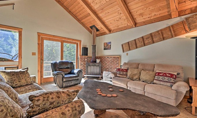 Stowe Area Casa | Remote Cabin with Fire Pit 3 Miles to Stowe Mtn!