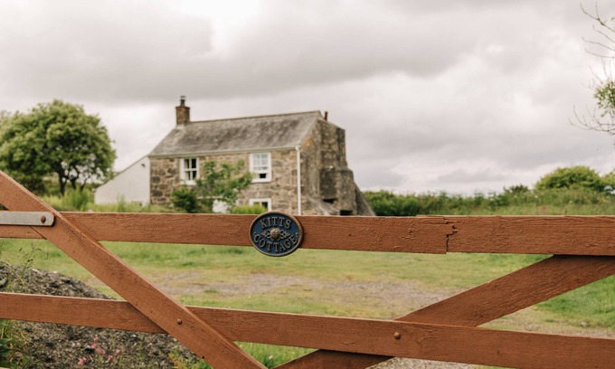 Redruth Cabaña | Kitts Cottage, Carharrack, Redruth