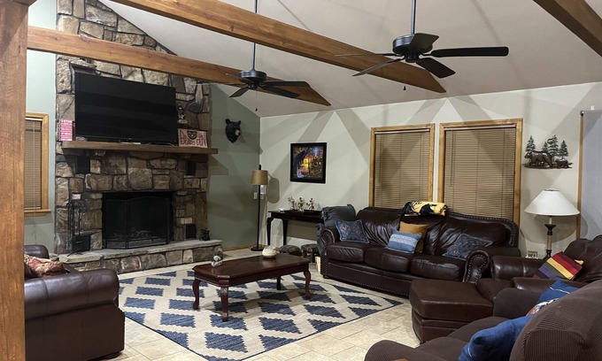 Board Camp Casa | Remote Spacious Cabin on Sugar Creek Near Wolf Pen Gap-Ouachita National Forest