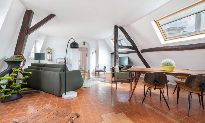Marais Apartamento | Renaissance, 2BR/1BA, 5 people