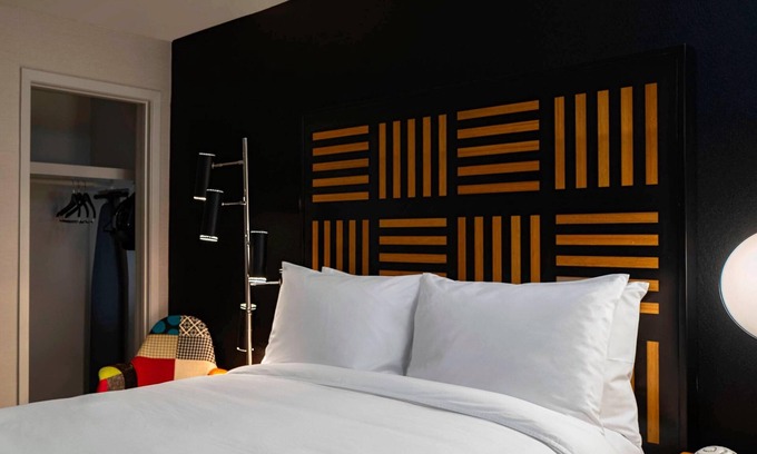 Downtown Des Moines Hotel | Renaissance Des Moines Savery Hotel