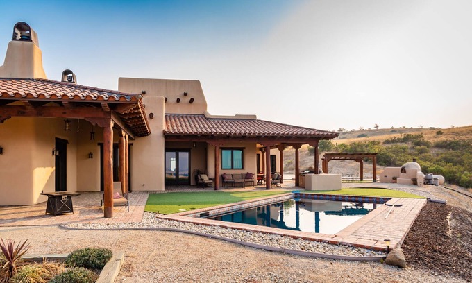Templeton Casa | Renata's Retreat-Luxury Wine Country Home with Pool and Hot Tub!