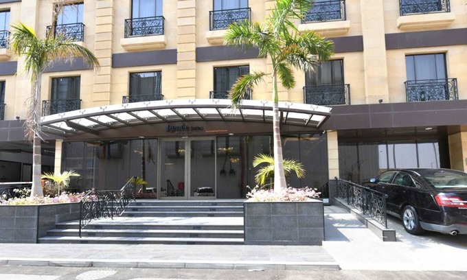 Sari Street Apartamento | Renee Suite
