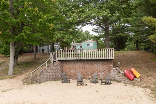 Mayfield Casa | Rennie Lake Hideaway Cottage