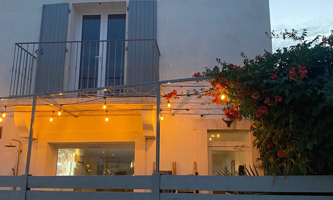 Saintes-Maries-de-la-Mer Casa | Casa de pueblo renovada, a 3 min de la playa, para 9 pers.