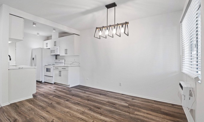Northwest San Pedro Condominio | Renovated 1-Bedroom Condo with AC, Swimming Pool & Fitness Room in San Pedro!