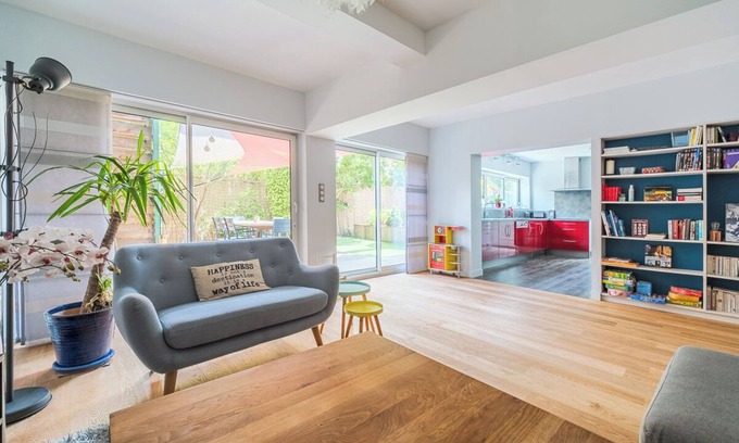 Amidonniers - Caffarelli Condominio | Renovated 130m2 apartment in RDJ with office, garden and parking in town center