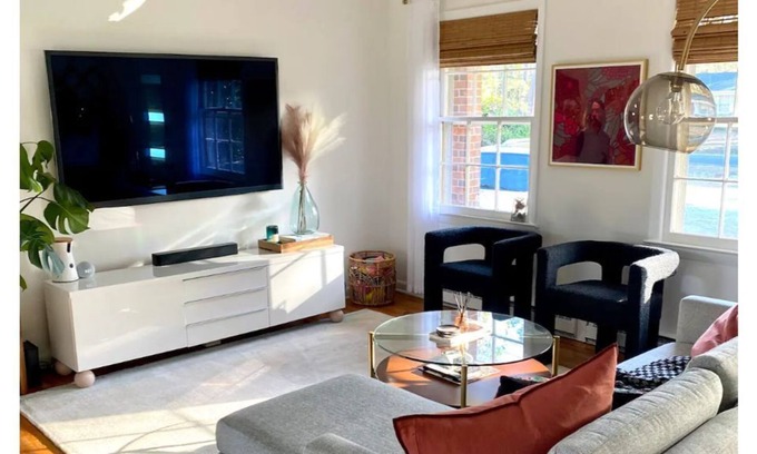 Myrtle Grove Casa | Renovated 1970’s Brick Rancher - 10 miles to the beach!