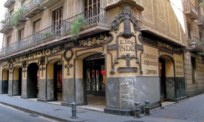 El Raval Apartamento | Renovated 19th-Century Gem in City Centre
