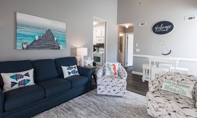 Summer Breeze Condominio | Renovated 2-Bedroom Beach Condo Just 5 Minute walk to Beach!