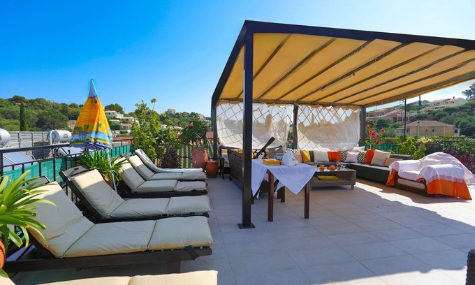 Kassiopi Apartamento | Renovated 2-Bed Gem in Kassiopi's Vibrant Tourist Village, WiFi, Terrace