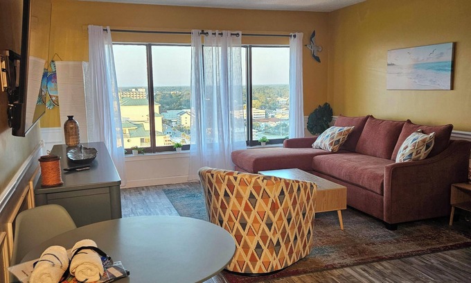 Myrtle Beach Condominio | Renovated 2 Bedroom w/Ocean & City Views! Palace 1807