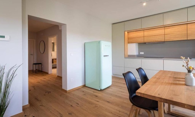 South Bonnevoie Apartamento | Renovated 2 Bedroom Apartment with Parking & AC