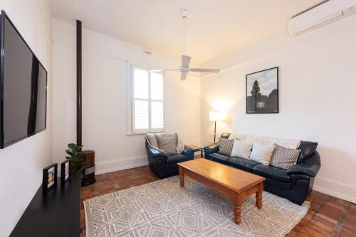 Princes Hill Casa | Renovated 2B 1B Victorian House in Princes Hill