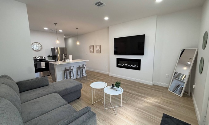 Oak Cliff Casa | Renovated 2BR/1BA Duplex Unit in Bishop Arts