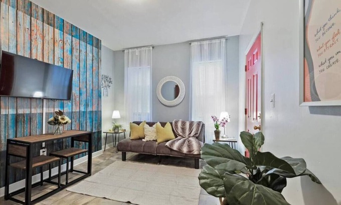 Norris Square Apartamento | Renovated 2BR w/ Amenities