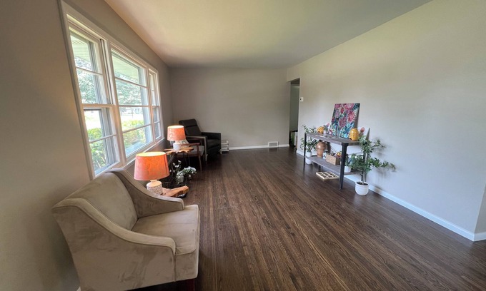 East Bloomington Casa | Renovated 3-bedroom house with granite and hardwood located near MOA and MSP