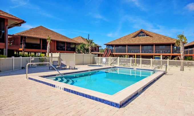 Sanibel Condominio | Renovated 3-BR Villa with Rooftop Sundeck, Gulf Views and Private Beach - Signal Inn 16