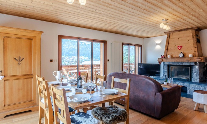 Morzine Apartamento | 3 habitaciones renovadas con terraza, chimenea, se admiten mascotas, parking y wifi en Morzine