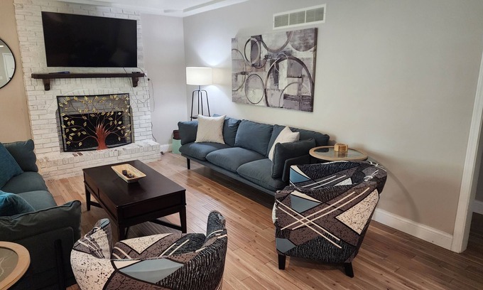 Merriam Casa | Renovated 3BR/2bath Ranch Near Hospital-Ideal for Families & Medical Stays