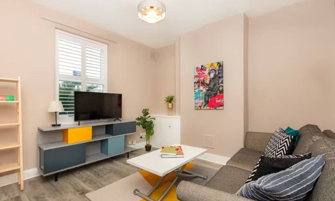 Stratford Condominio | Renovated 3BR w/garden in Stratford, 1min to Train