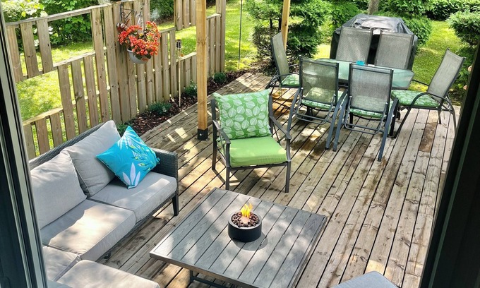 Meaford Casa | Renovated 5 bedroom, 2 bath house in Meaford. 4 min ride to beach, 20 to Blue Mt