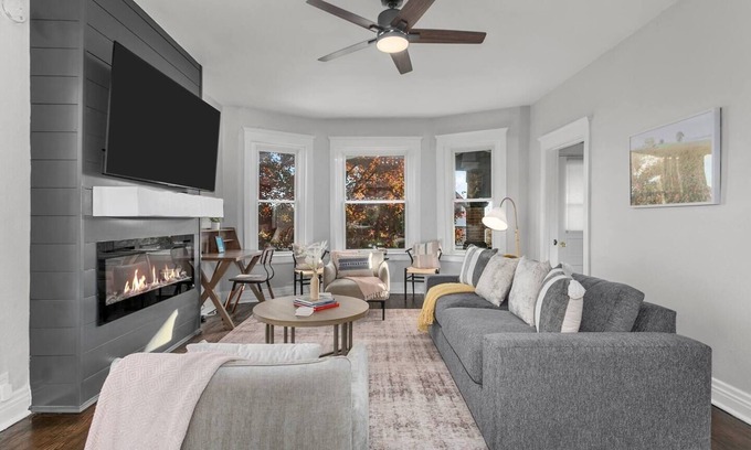 Hanover Place Casa | Renovated 5BR/4BA Home Near Country Club Plaza | Ideal for Families & Groups