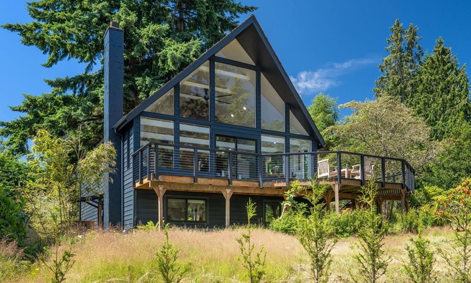 South Colby Casa | Renovated A-frame with water view