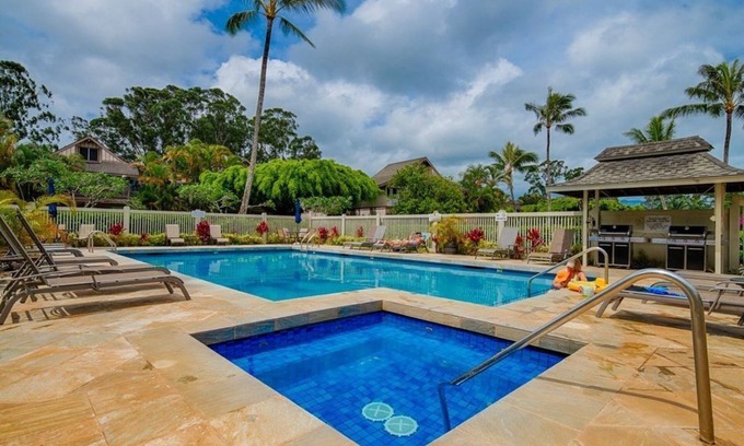 Princeville Condominio | Newly Renovated Second Floor North Shore Princeville Condo Master Bedroom & Loft