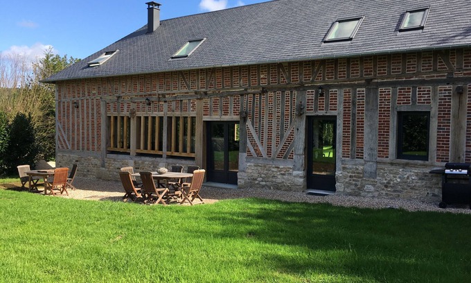 Tourville-en-Auge Casa | Renovated and decorated Norman wine press