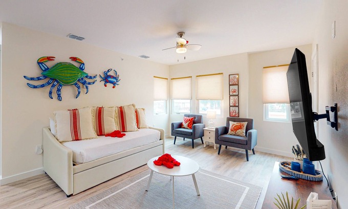 Del Mar Apartamento | Renovated apartment with full kitchen, WIFI and close to beach